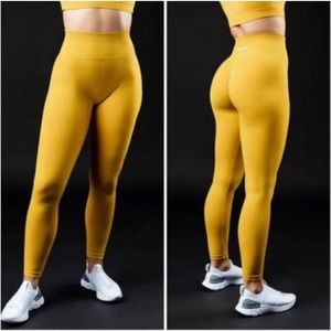 Alphalete Amplify leggings XS gold
